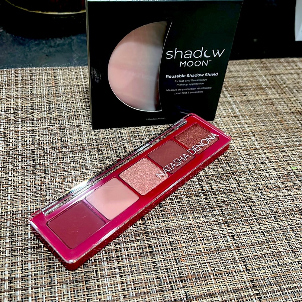 5 eyeshadow palette with shadow moon!